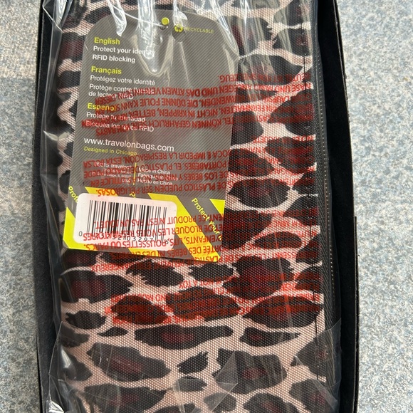 Travelon RFID Blocking Women’s Clutch Wallet New - Picture 2 of 4